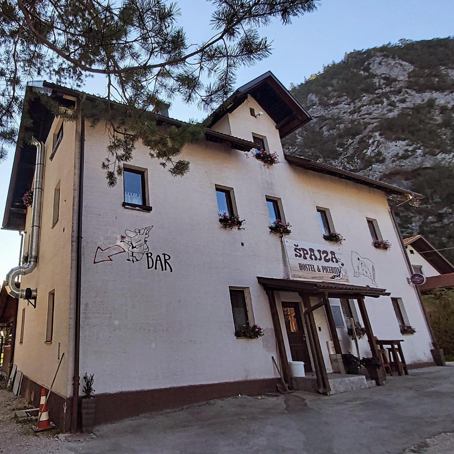 Hostel In Picerija Spajza Mojstrana Luaran gambar